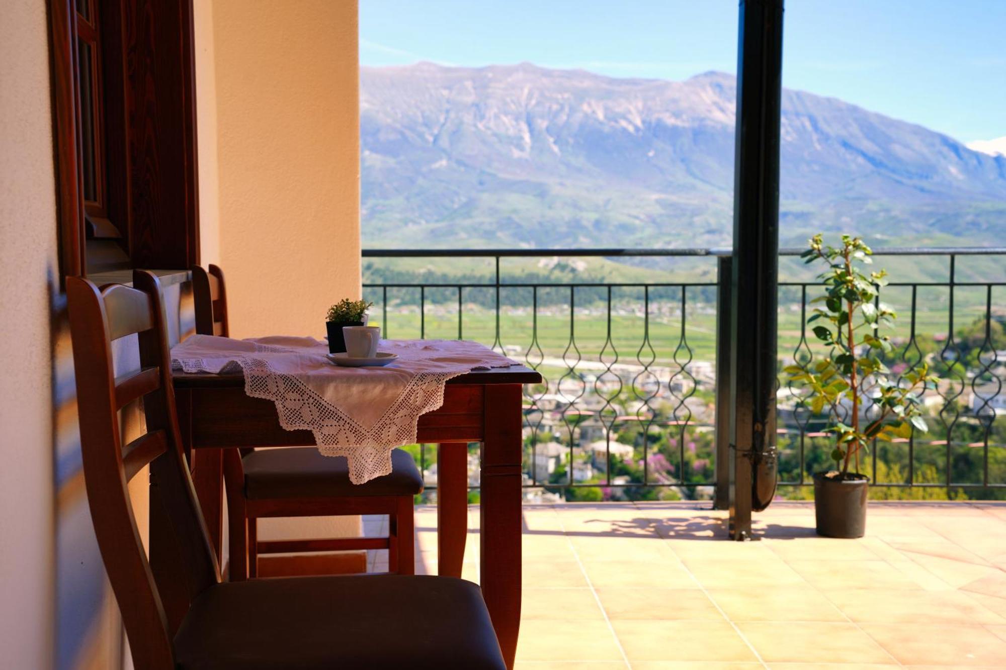 Emblematic House Apartment 4 Gjirokaster Bagian luar foto