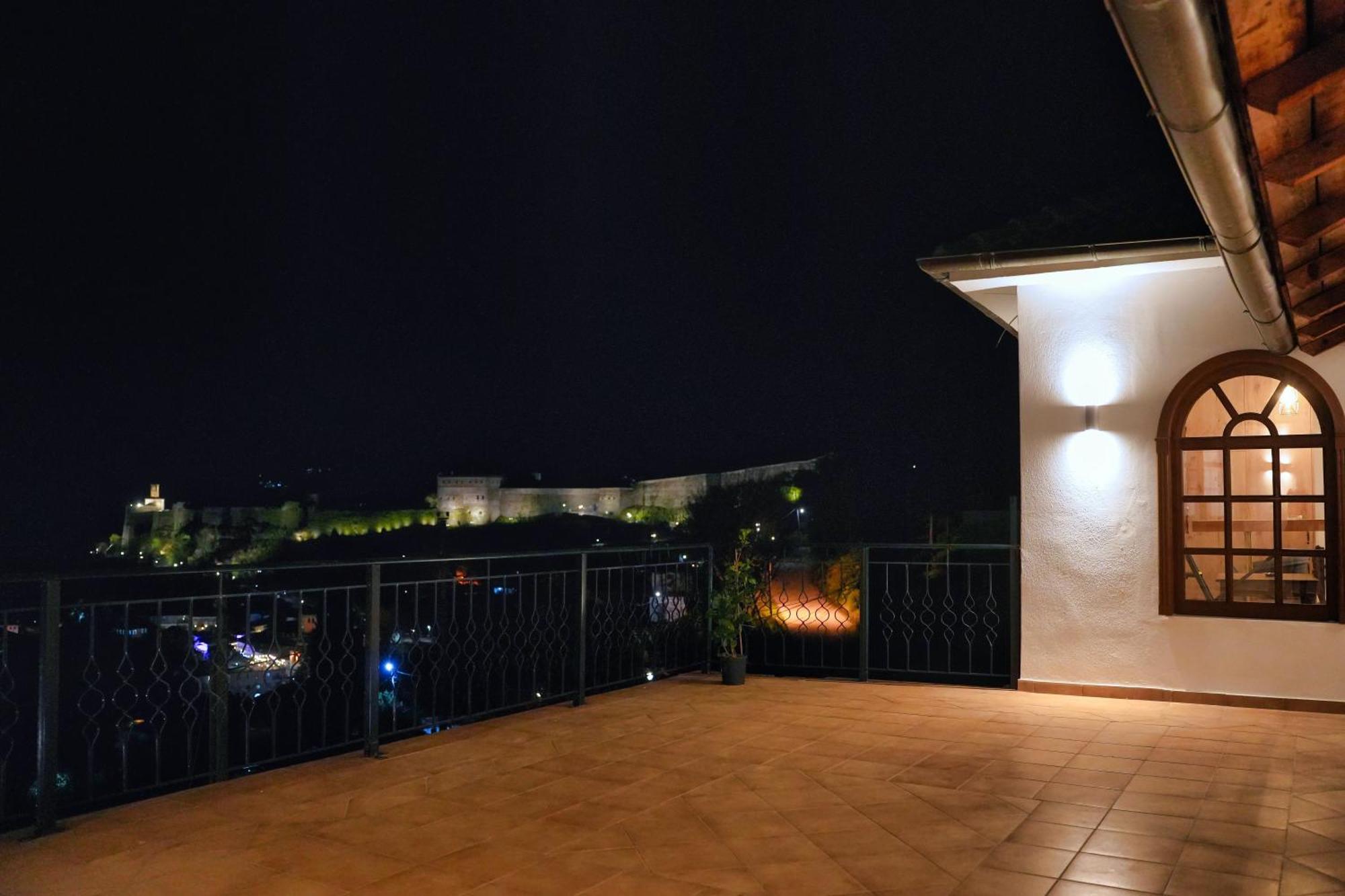 Emblematic House Apartment 4 Gjirokaster Bagian luar foto