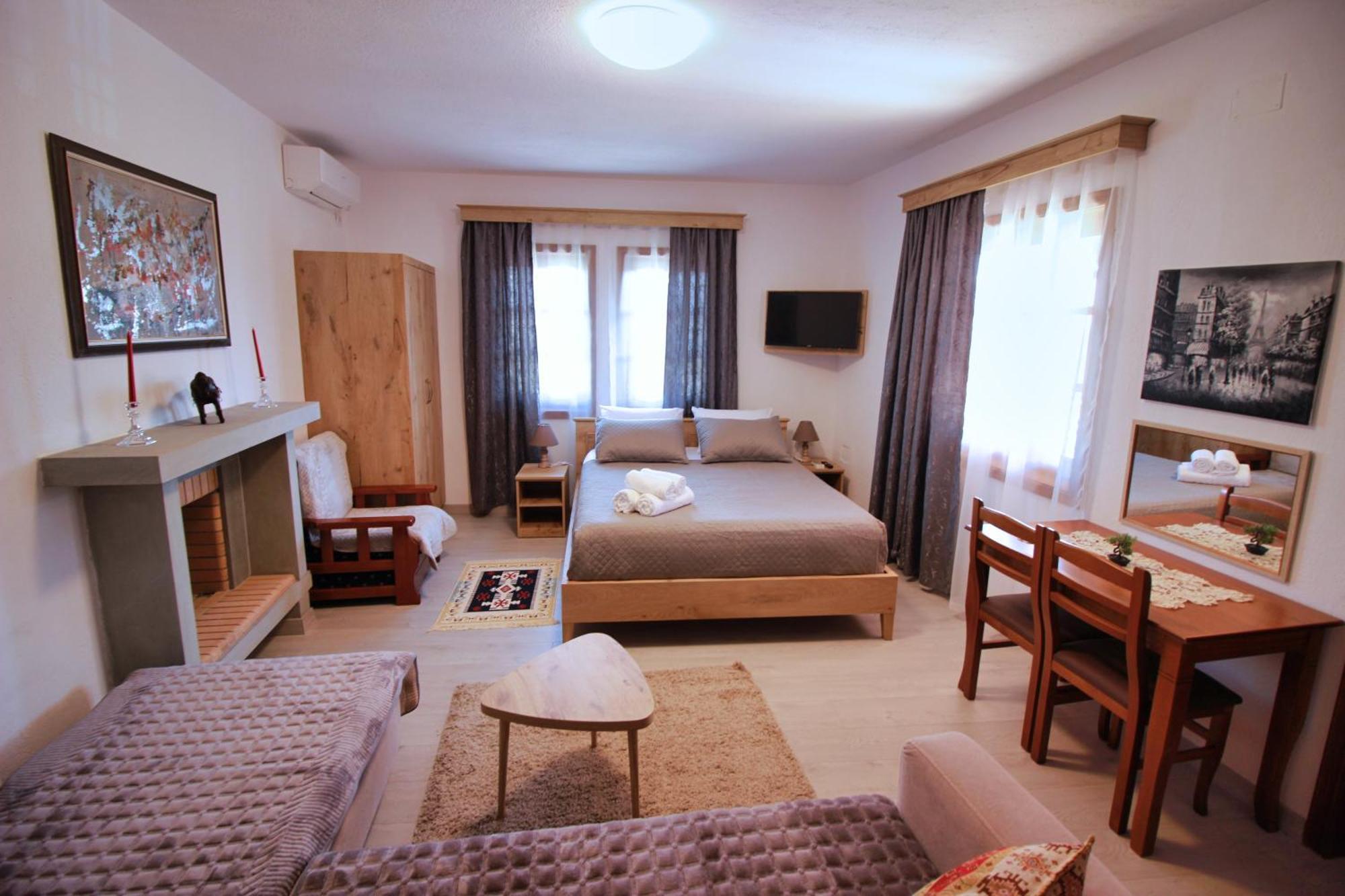 Emblematic House Apartment 4 Gjirokaster Bagian luar foto