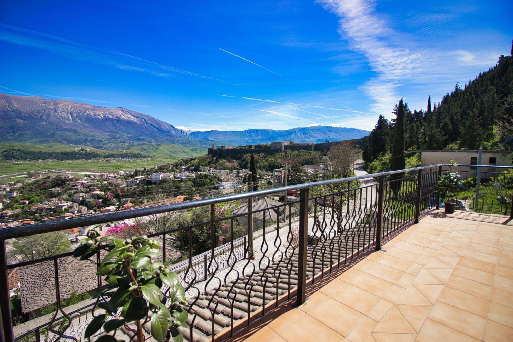 Emblematic House Apartment 4 Gjirokaster Bagian luar foto