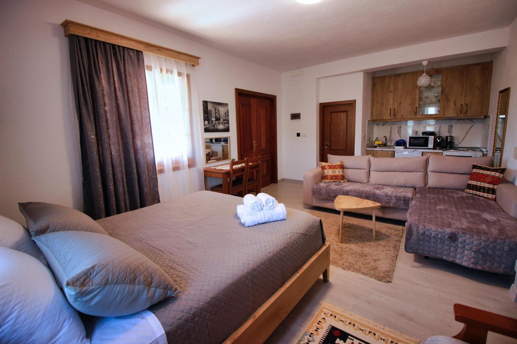 Emblematic House Apartment 4 Gjirokaster Bagian luar foto