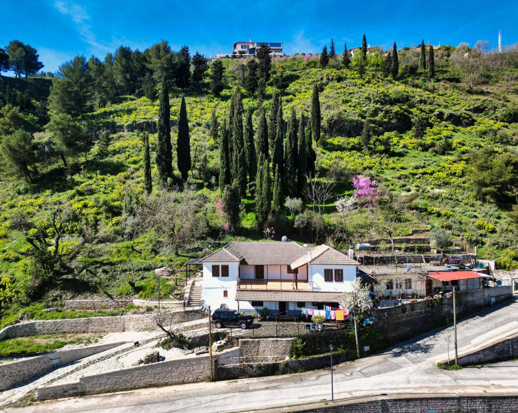 Emblematic House Apartment 4 Gjirokaster Bagian luar foto