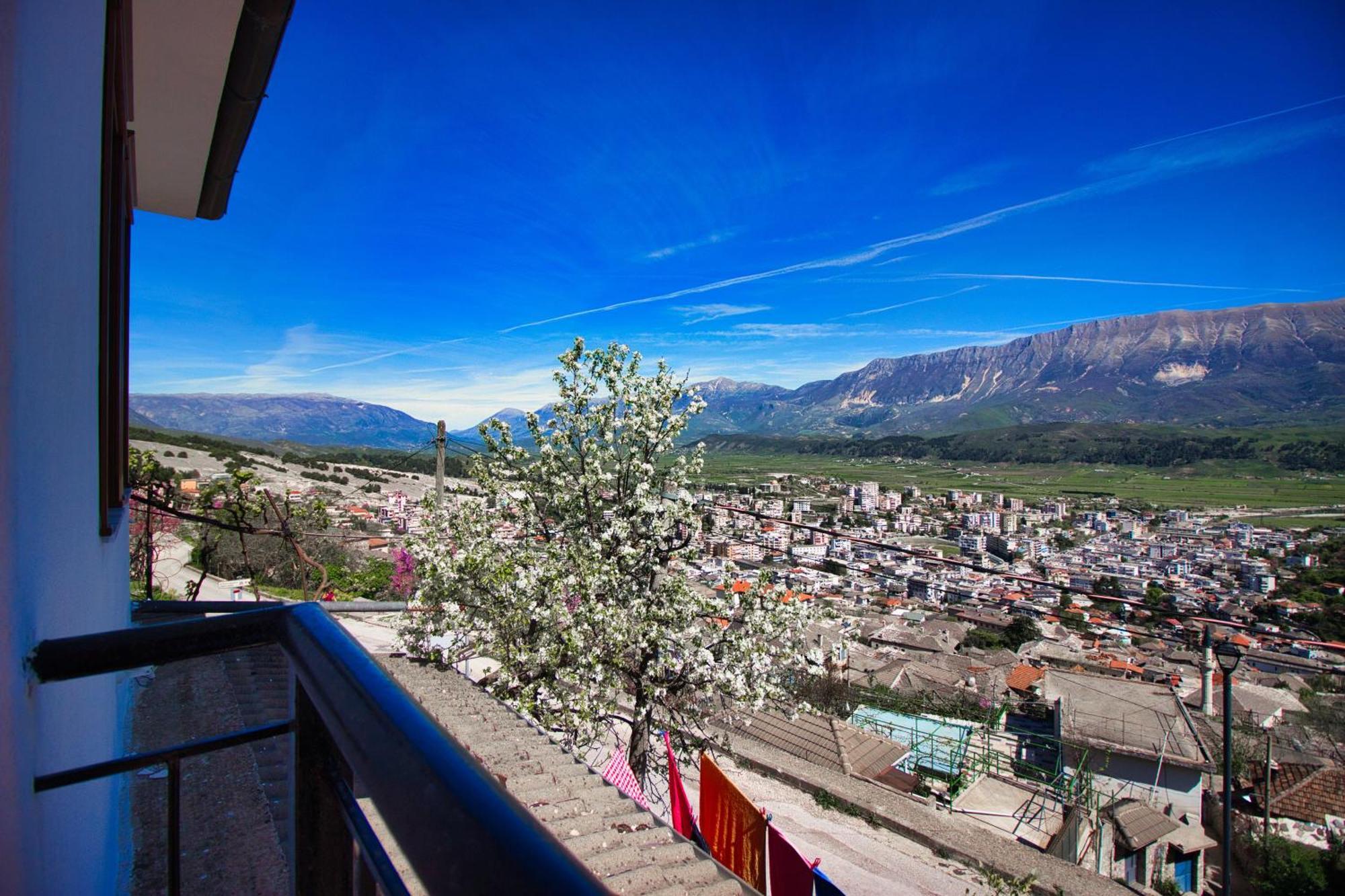Emblematic House Apartment 4 Gjirokaster Bagian luar foto