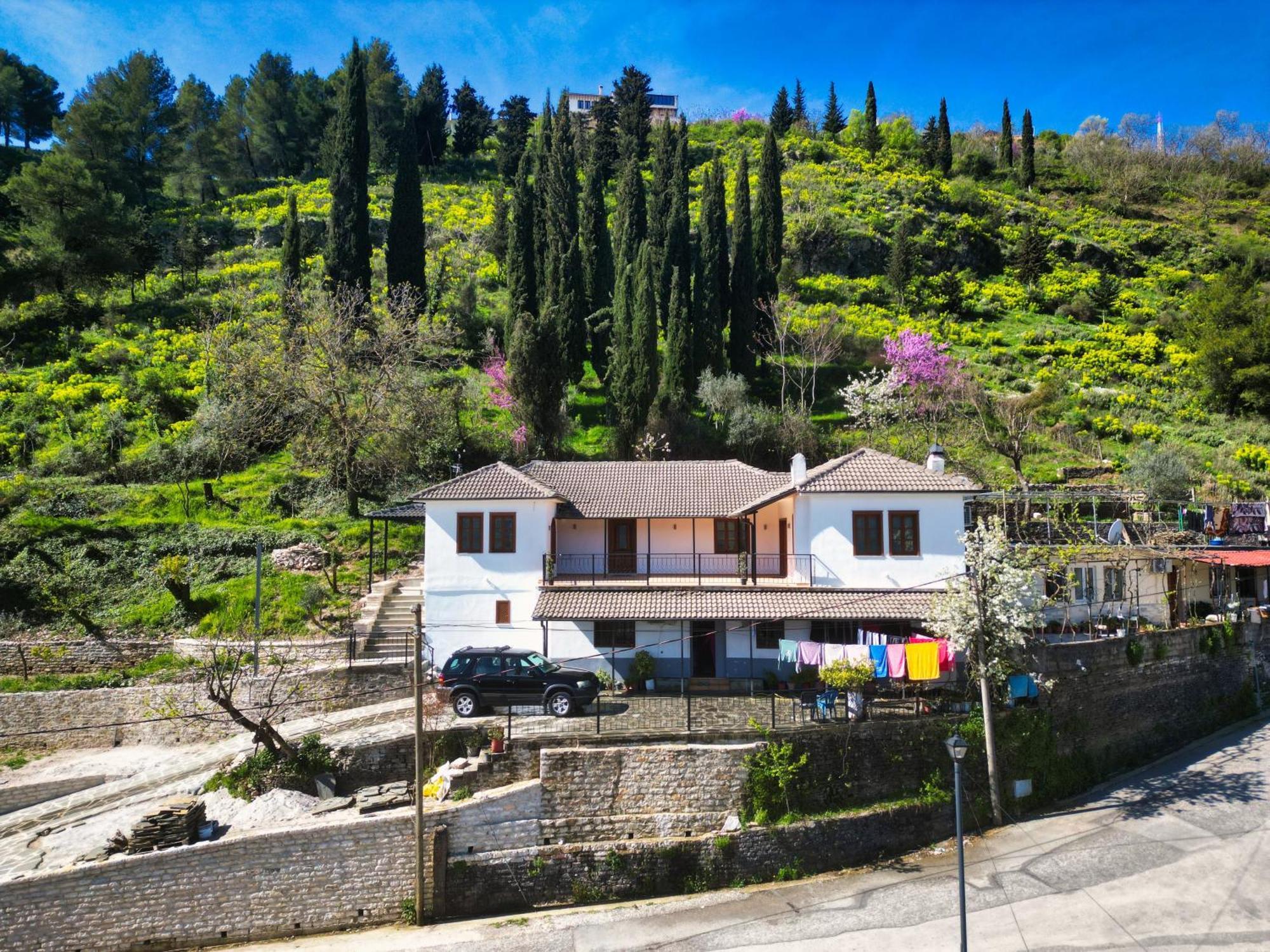 Emblematic House Apartment 4 Gjirokaster Bagian luar foto