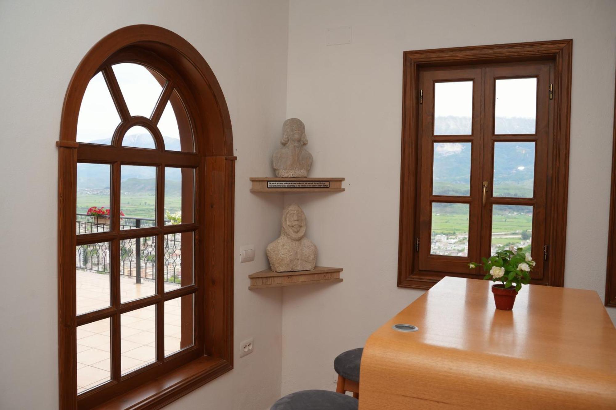 Emblematic House Apartment 4 Gjirokaster Bagian luar foto