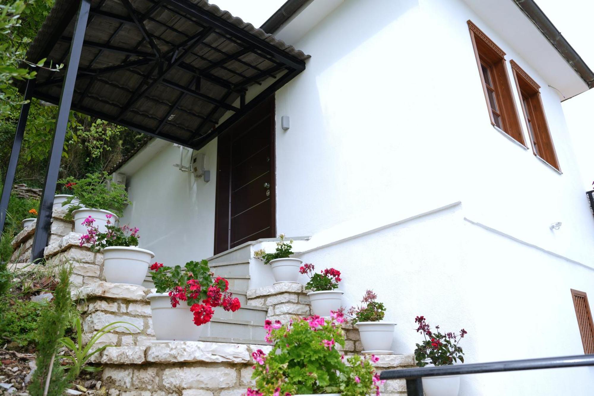 Emblematic House Apartment 4 Gjirokaster Bagian luar foto