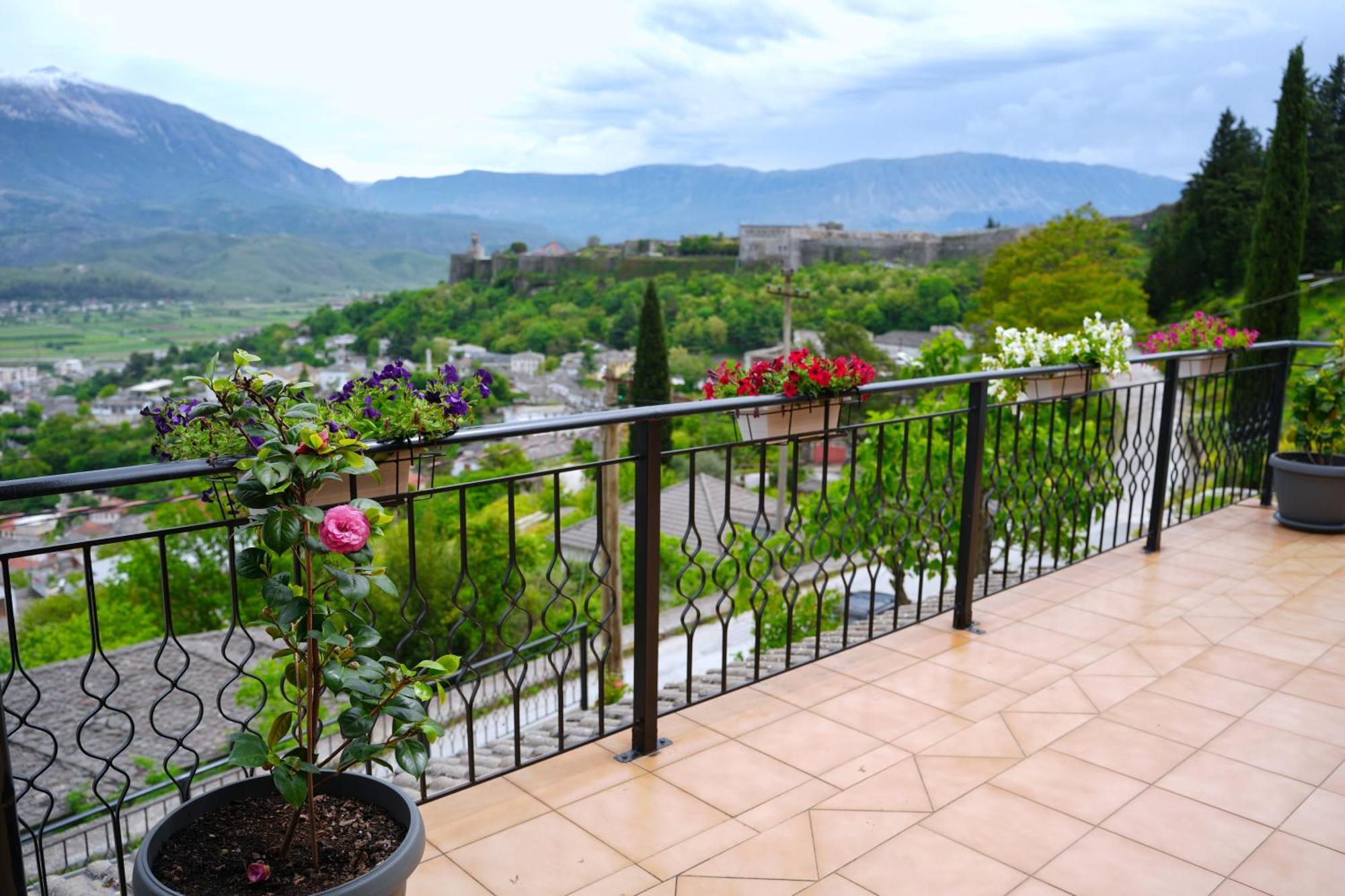 Emblematic House Apartment 4 Gjirokaster Bagian luar foto